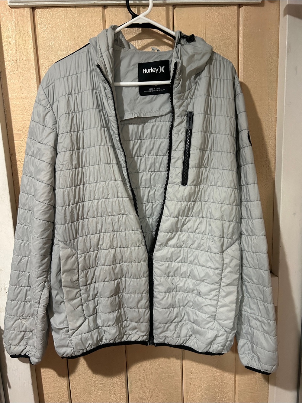 Hurley Light Gray Quilted Hooded Jacket with Black Zipper (XL)